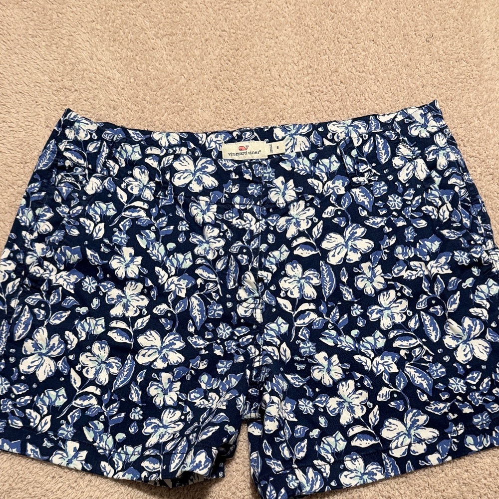 Vineyard Vines Navy and White Floral Pull-On Shorts